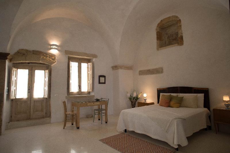 Historia- Dimore Corte Chiesa Corigliano dʼOtranto المظهر الخارجي الصورة
